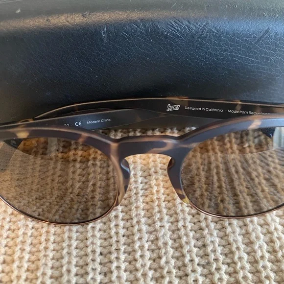 Classic Tortoise Shell Sunglasses - Picture 2 of 9